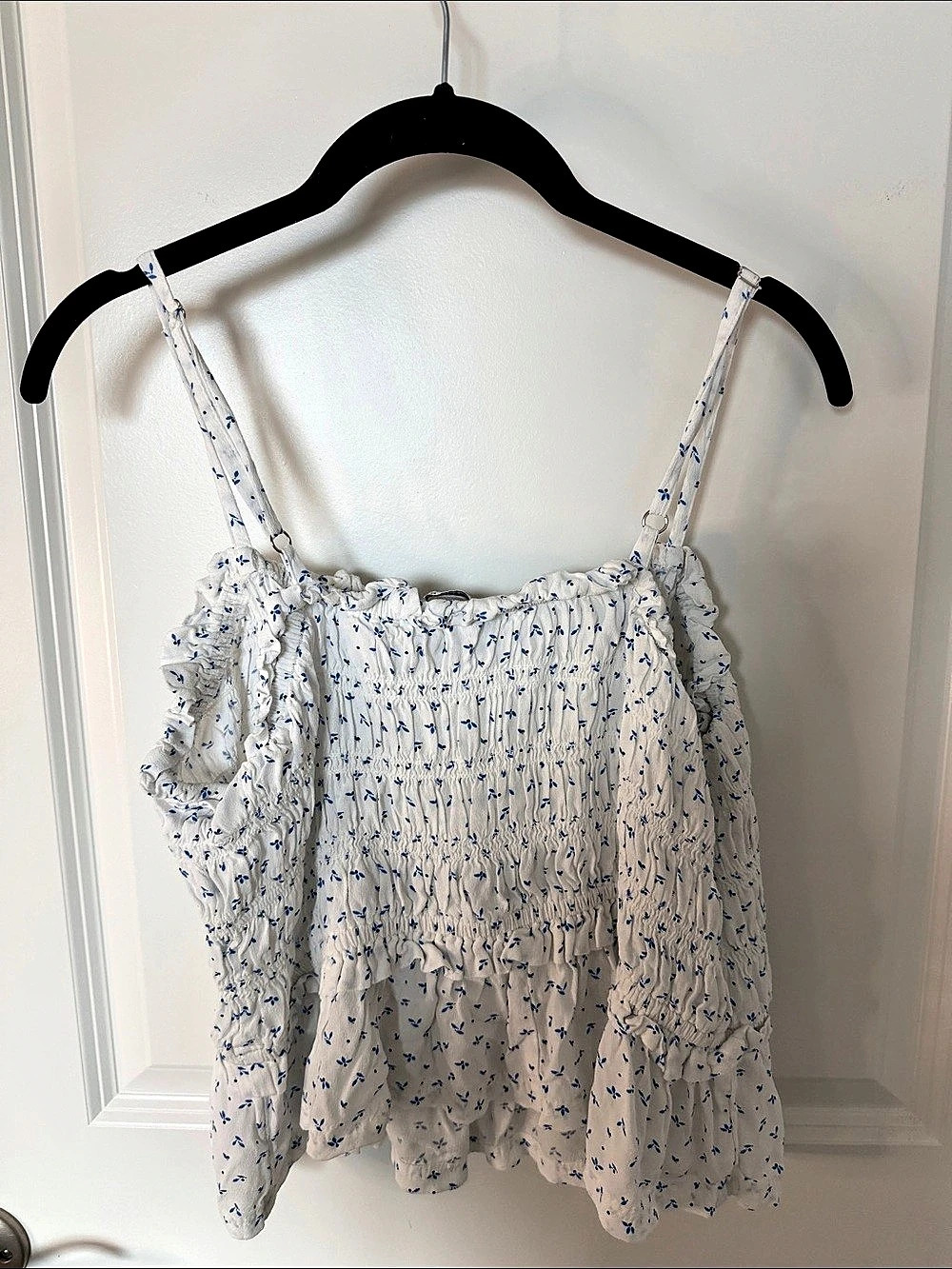 Free Assembly Smocked Top with Peplum Hem Floral Camisole White & Blue XL - Picture 2 of 10
